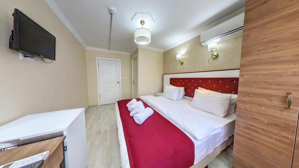 Cihangir Palace Hotel Истанбул Екстериор снимка